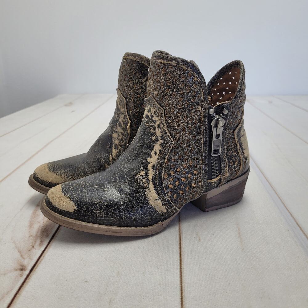 Circle G Corral distressed leather cutout ankle boots zip western cowgirl 7